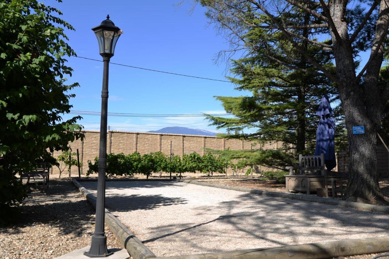 Domaine Des Ecureuils Bed & Breakfast Carpentras Exterior foto