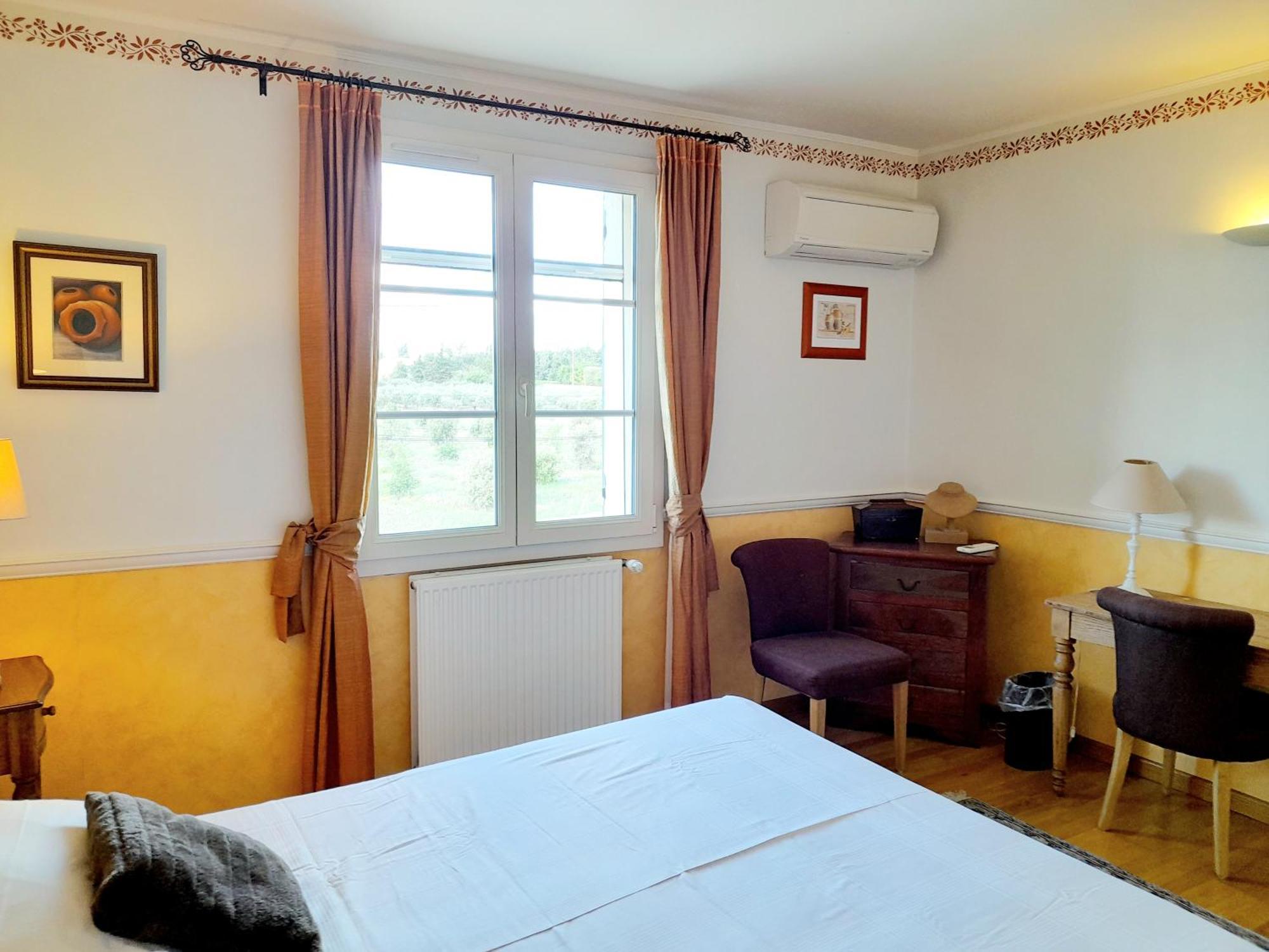 Domaine Des Ecureuils Bed & Breakfast Carpentras Exterior foto